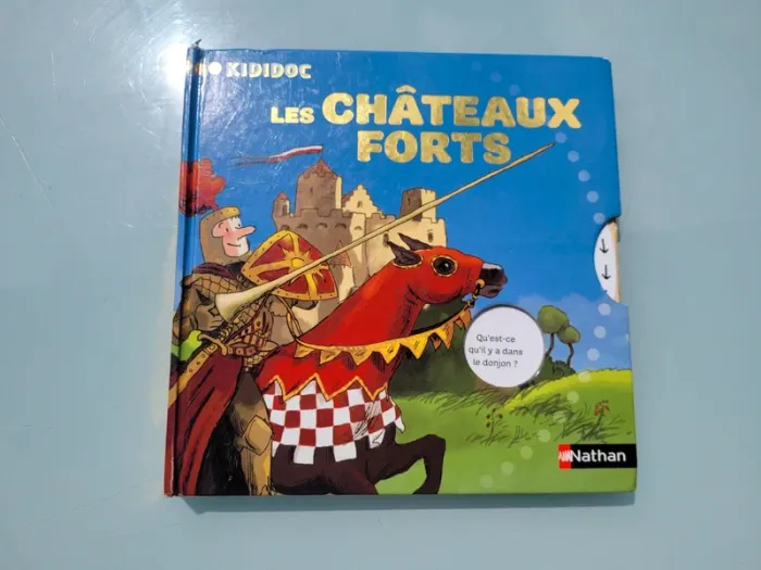 Livre animé de flaps, tirettes.. Kididoc 🛡 Les Chateaux-Forts 🐎 - photo numéro 2