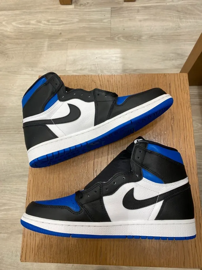 Jordan 1 rétro high og Royal Toe - 43eu - neuf - photo numéro 2
