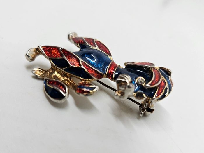 Broche.
Chien. - photo numéro 4