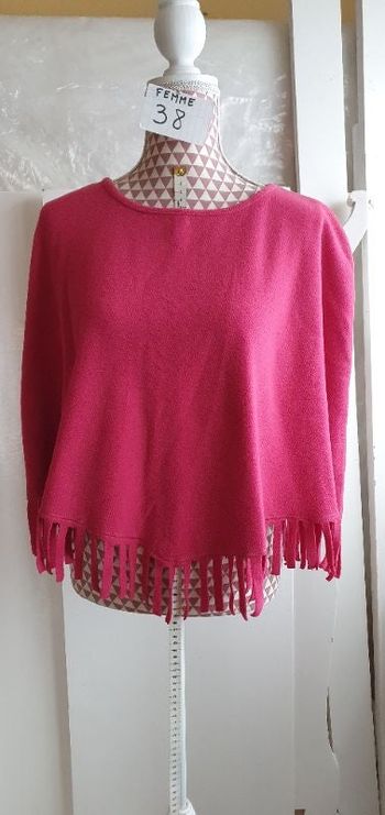 Poncho, rose,en polyester, en très très bon état, longueur 52/59 cm,marque Leclerc =4€
