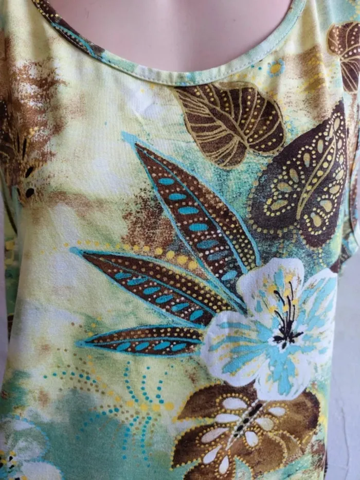 T-shirt à motif floral coloré Taille L - photo numéro 2
