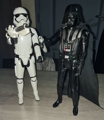 Lot de 2 grandes figurines DISNEY STAR WARS Stormtrooper et Dark Vador 30 cm