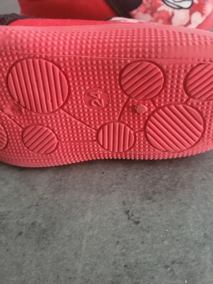 Vends chausson Minnie fille - photo numéro 4