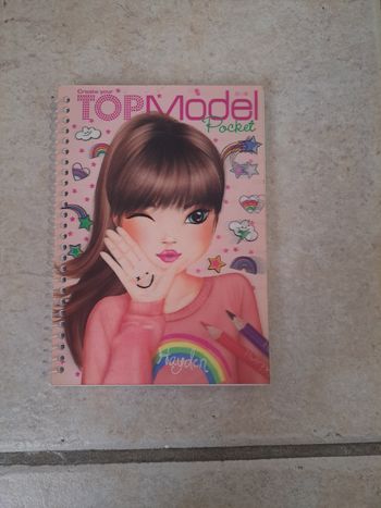 Livre coloriage Top model