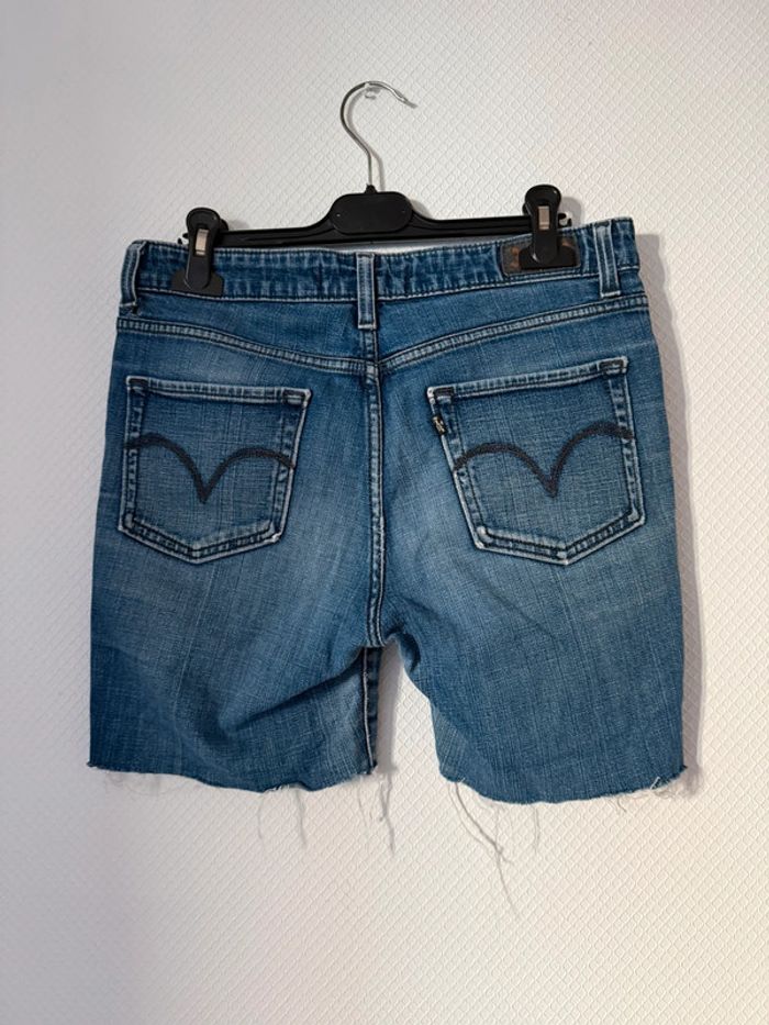 Short bleu en très bon état taille 38 Levi ´s - photo numéro 3
