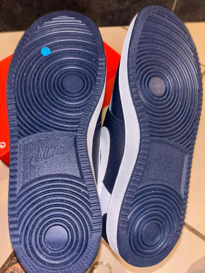 Baskets Nike P.42,5 Neuves - photo numéro 7