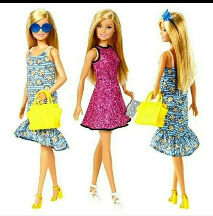 Barbie coffret avec 4 tenues complètes Mattel - photo numéro 10