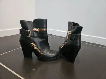Boots Buffalo London T37