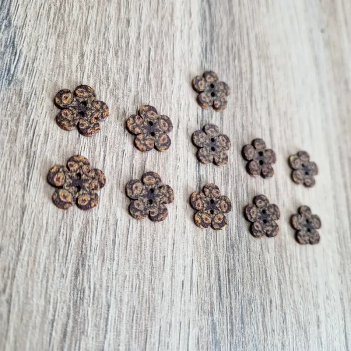 Lot de 11 boutons fleurs en bois - photo numéro 2