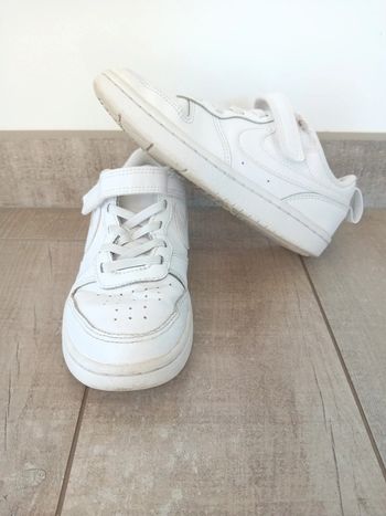 Baskets Nike pointure 33
