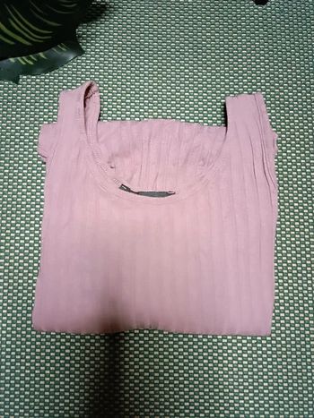 🔸Bodie rose manche courte, ouvert sur les épaules . Taille M. Très Bon état.🔸