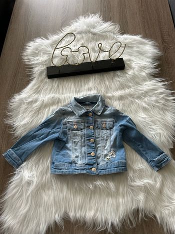 Très belle veste en jeans 🥰 taille 24 mois