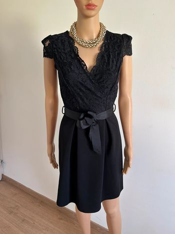 Robe noire à manches courtes avec dentelle Morgan taille 34 jamais portée