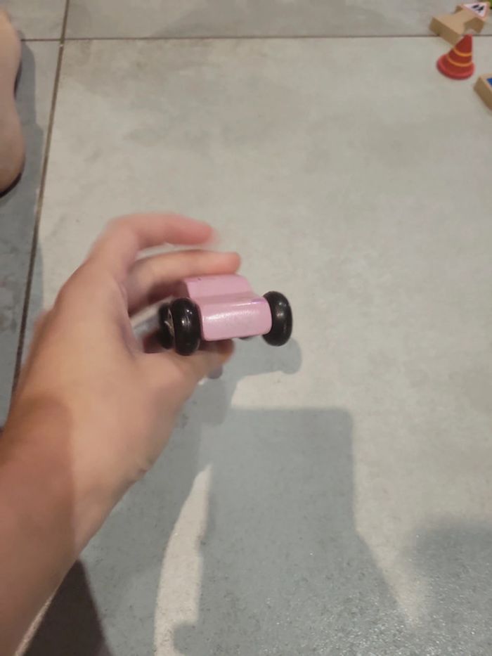 Jouet voiture rose bois roue - photo numéro 7