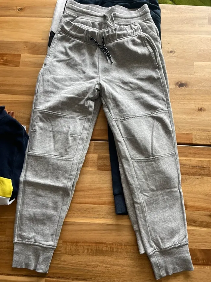 Lot vêtements 8 ans - photo numéro 7