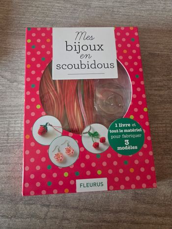 Création bijoux scoubidous