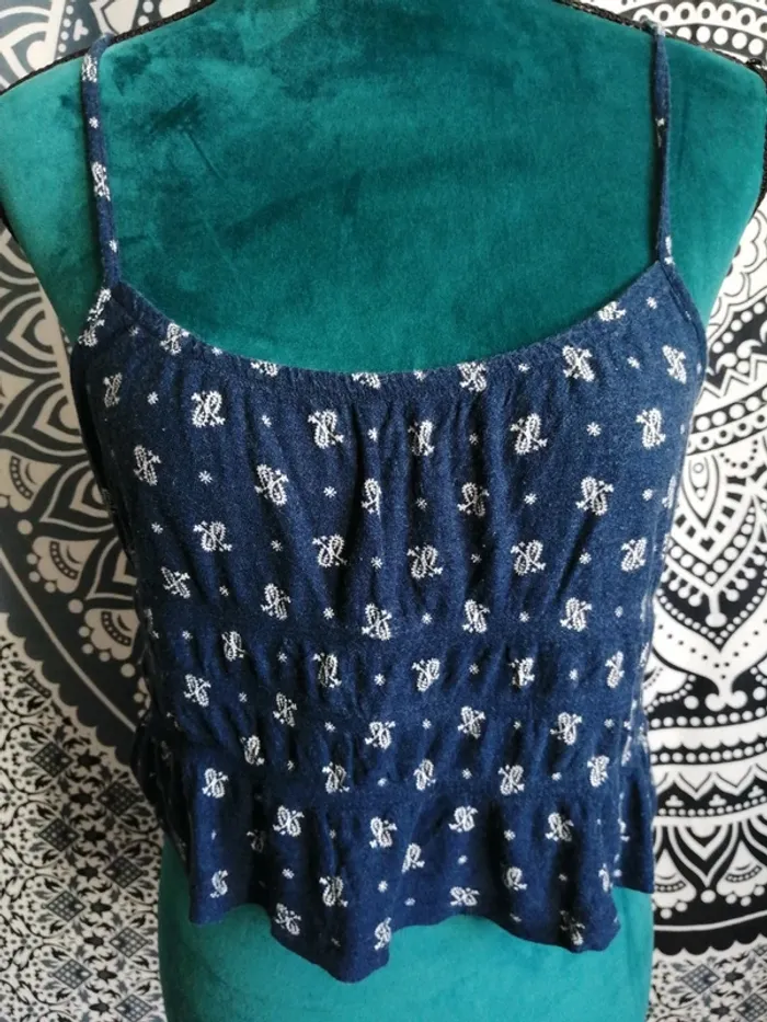 Top bleu marine court smoke à motifs bandana avec volants / jennyfer / (L) - photo numéro 3