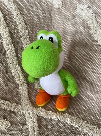 Peluche doudou 23cm super mario yoshi vert et blanc tortue très bon état