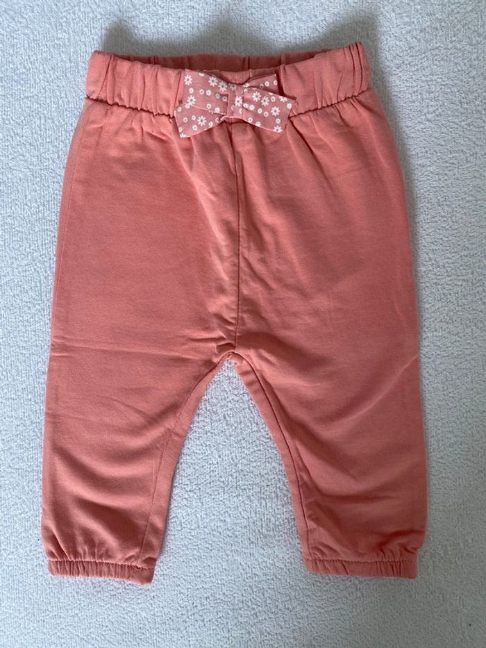 Pantalon rose 3 mois neuf