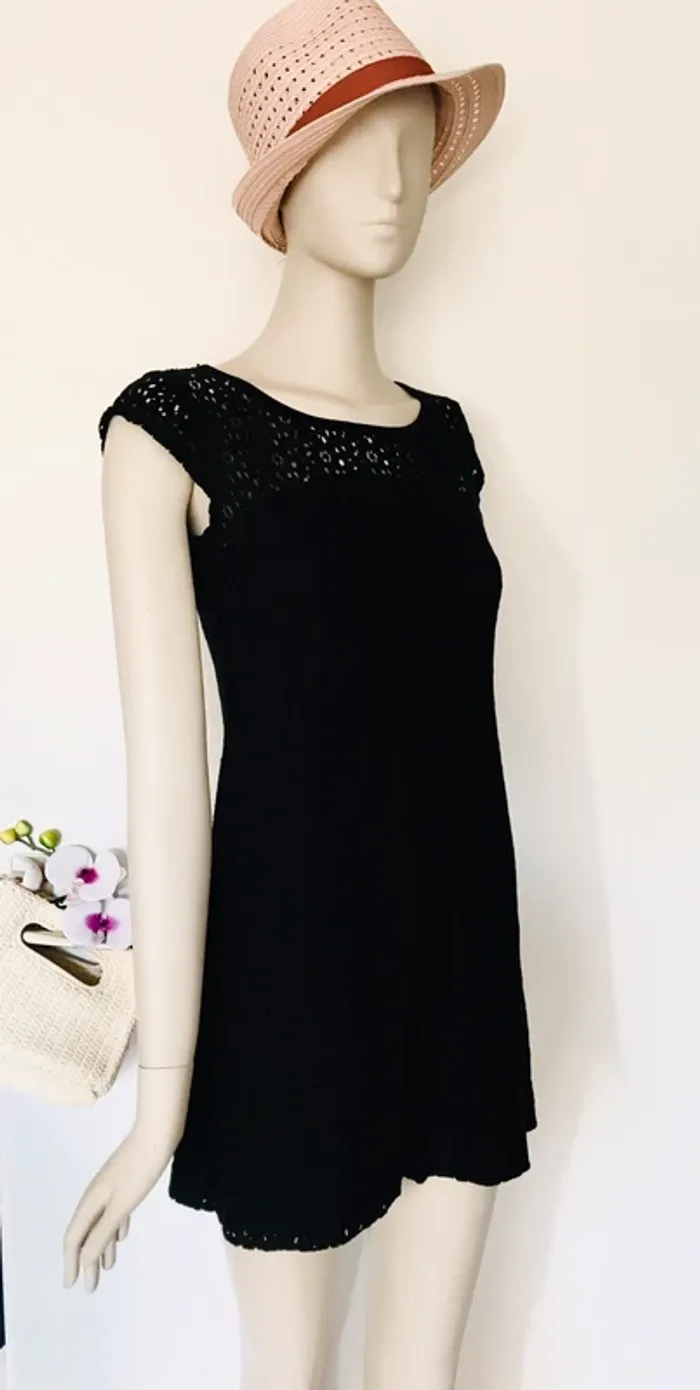 Petite robe courte noire Dentelle