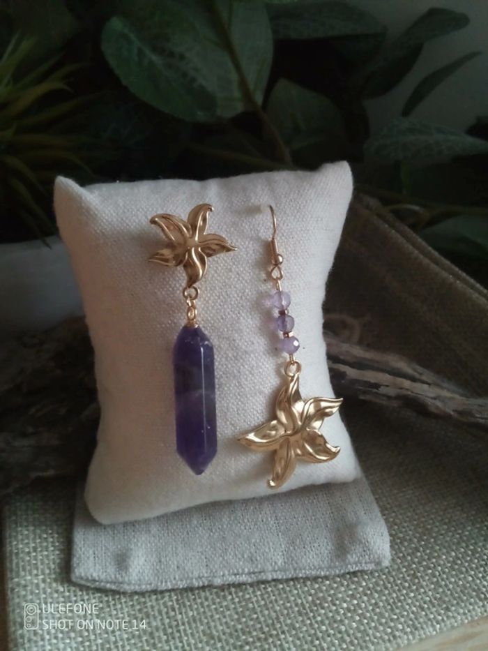 Boucles d'oreilles bohèmes améthyste et fleures dorées