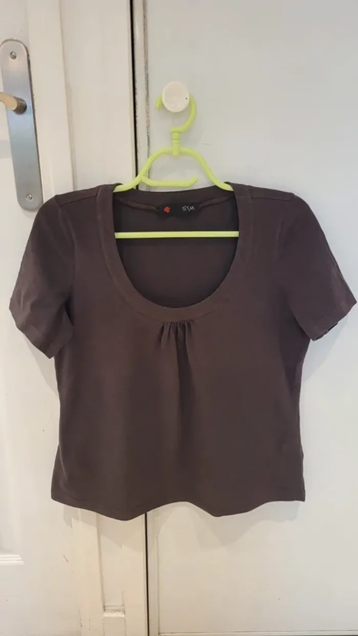 Top marron manches courtes col rond 90% coton
