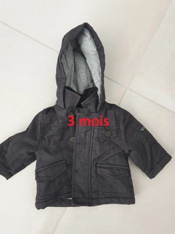 Blouson noir gris kiabi comme neuf 3 mois avec capuche