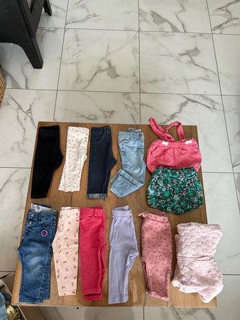 Lot pantalons legging shorts et ensemble bébé fille 9 mois