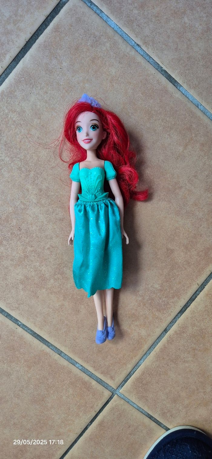 Lot de 2 barbies