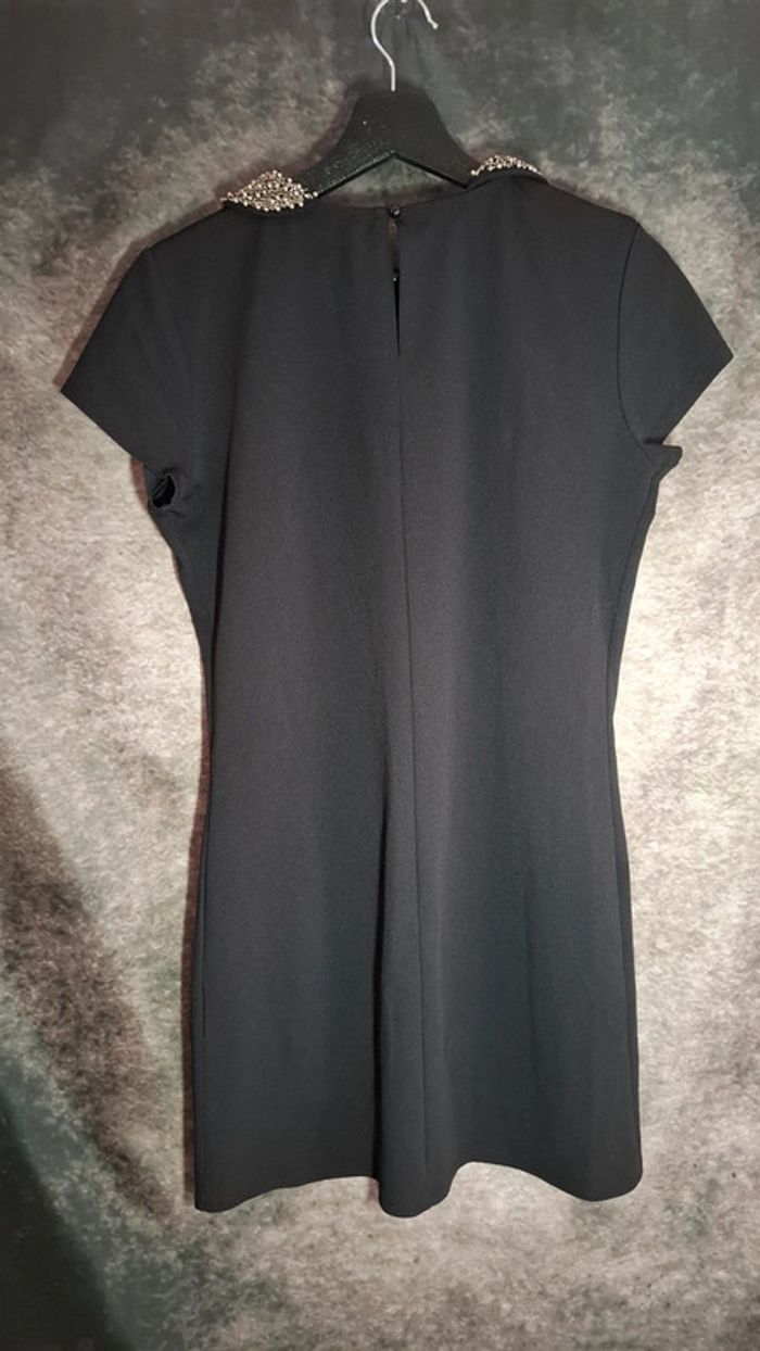 Robe noire chic col perles - photo numéro 9