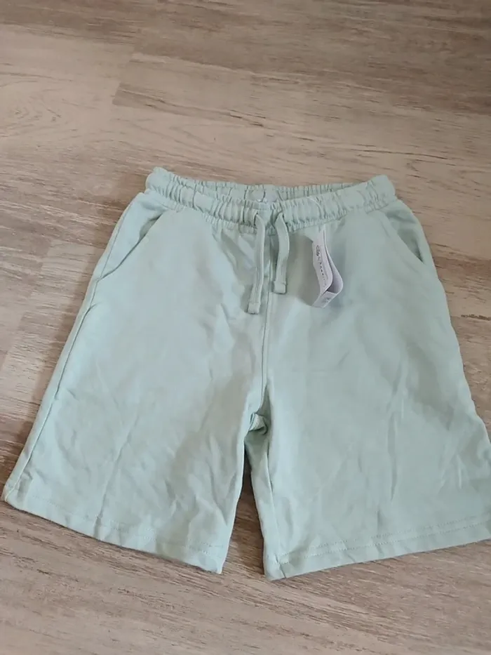Short neuf 7-8 ans tex