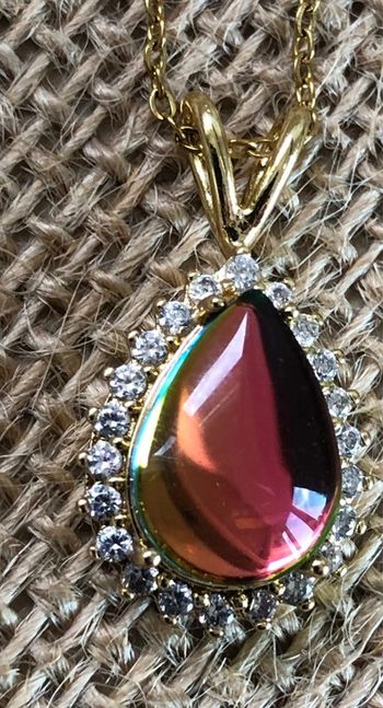 Chaîne pendentif Pétrole