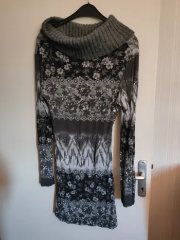 Robe elastane avec gros col