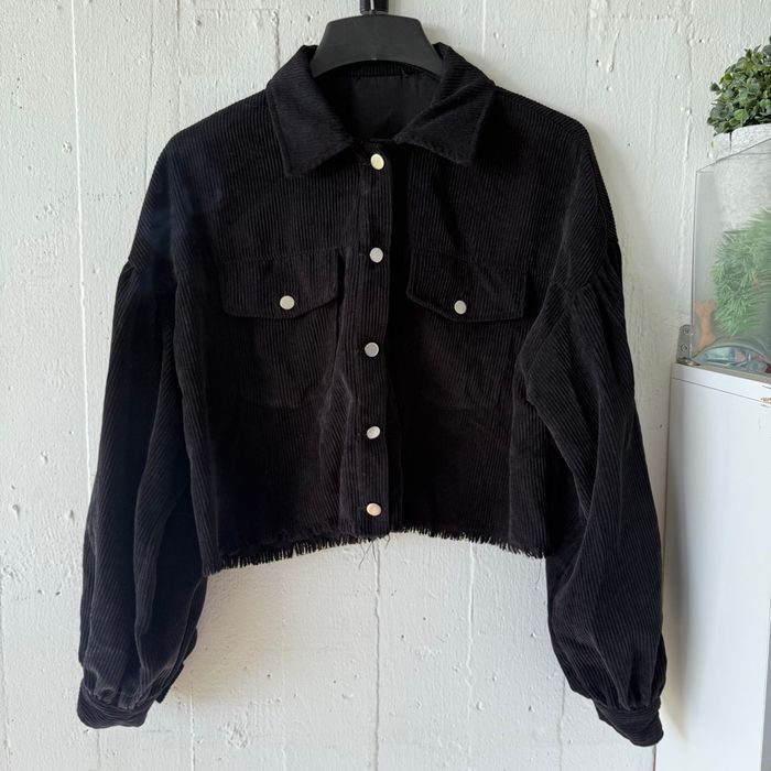 Veste velours noire à bords bruts  Manches amples bouffantes - photo numéro 5