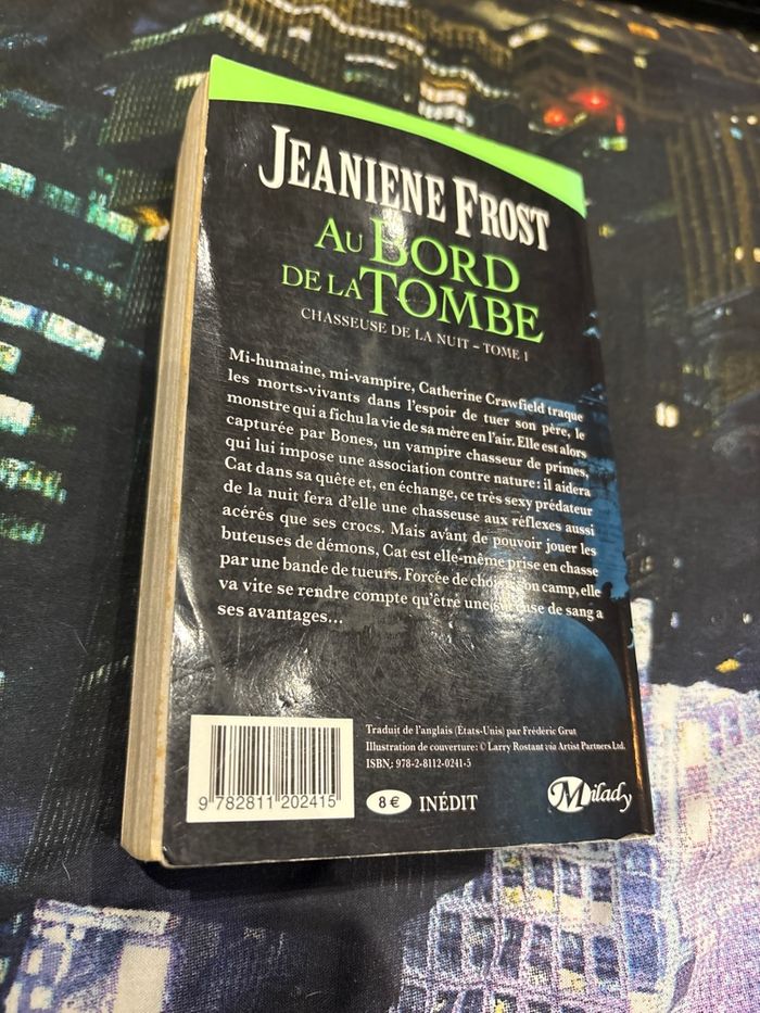 Livre au bord de la tombe - photo numéro 5