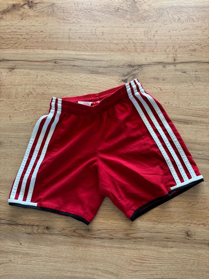 Short sport rouge Adidas taille 5 6 ans
