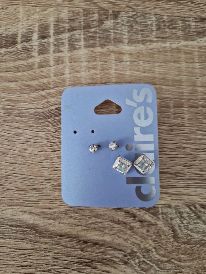 Jolies paires de boucles d'oreilles neuves Claire's