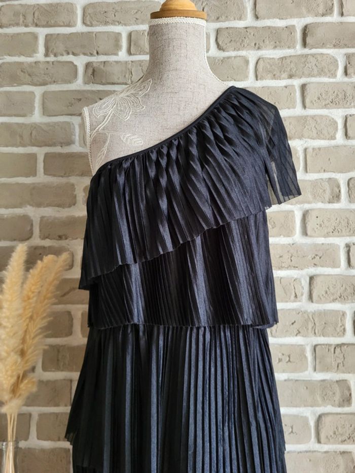 Robe de soirée tissu satiné noir et volants - Vintage Pull&Bear - photo numéro 2