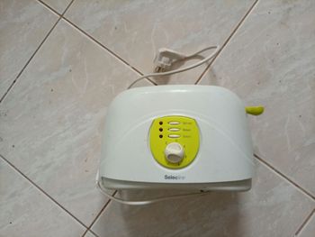 grille pain 🍞 jaune et blanc