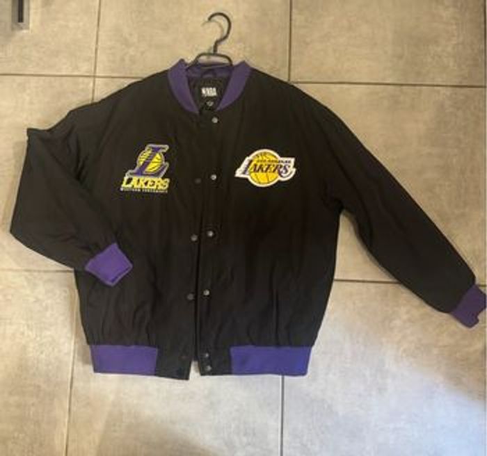Bombers « Lakers »