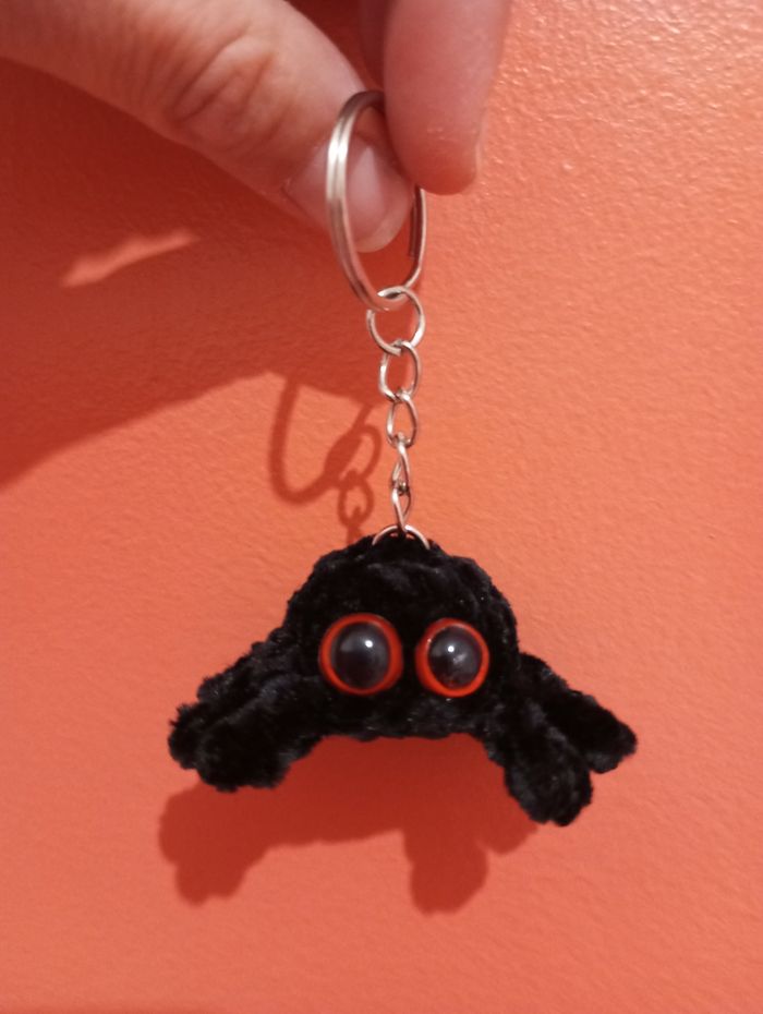 Halloween : porte-clés petite araignée au crochet - photo numéro 2