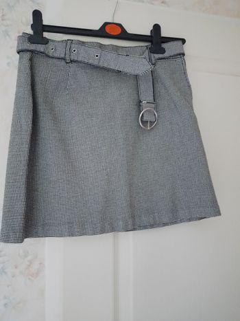 Mini-jupe  grise et blanche