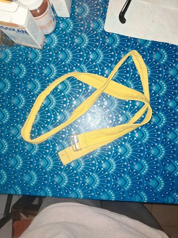 Ceinture jaune ajustable