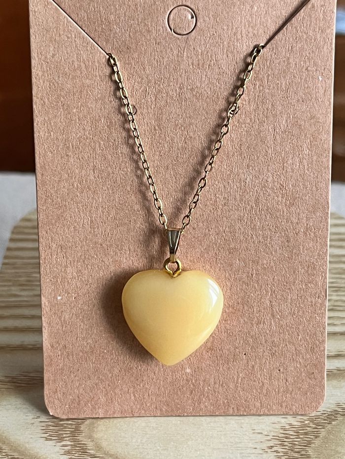 Collier cœur jaune