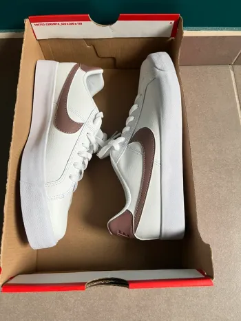 Basket Nike court royal AC