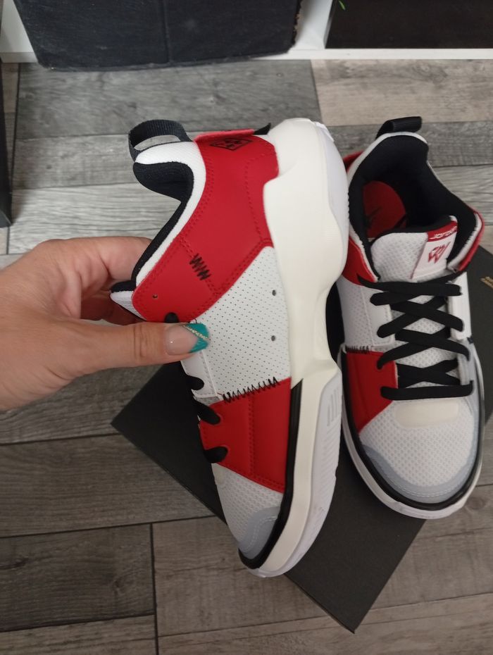 Basket Jordan taille 38.5 - photo numéro 3