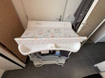Table à langer plus baignoire intégrée