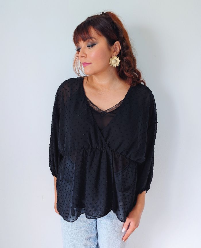 Blouse noire oversize fluide plumetis voilage moderne tendance automnale Zara Taille 36 S ( grand 34)
Très bon état - photo numéro 4