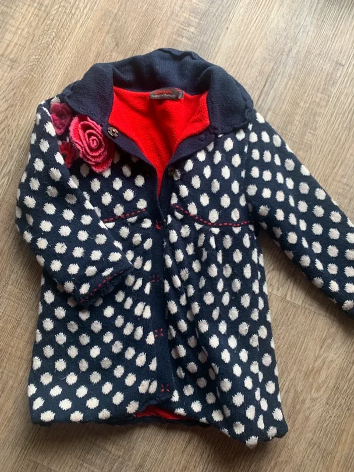 Très beau manteau tricoté