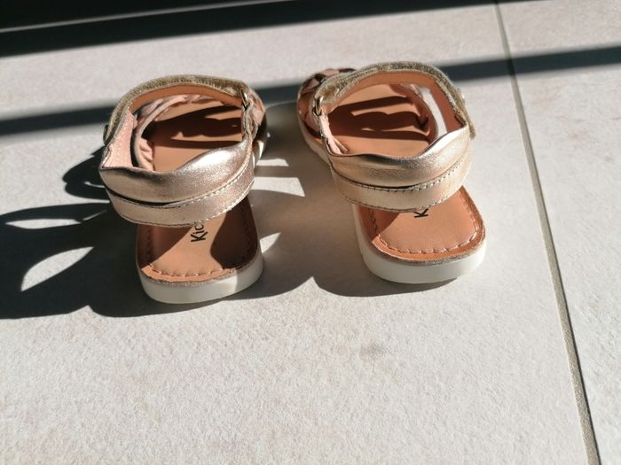 Très jolies 😍 sandales 'Kickers' - photo numéro 6
